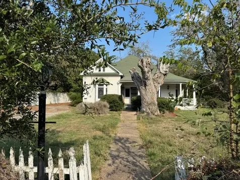 330 N Monroe Street La Grange TX 78945