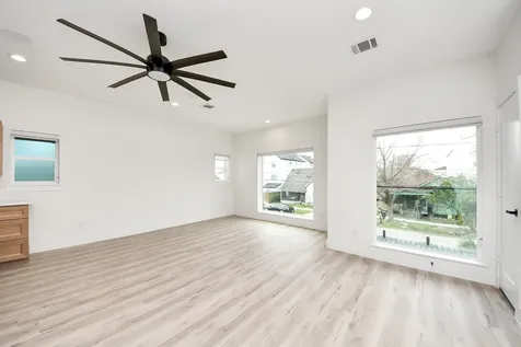2711 Delano Street Houston TX 77004