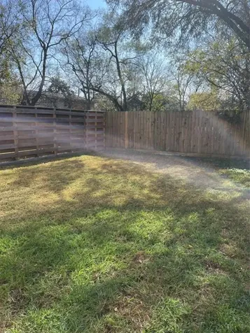 5204 Hershe Street B Houston TX 77020