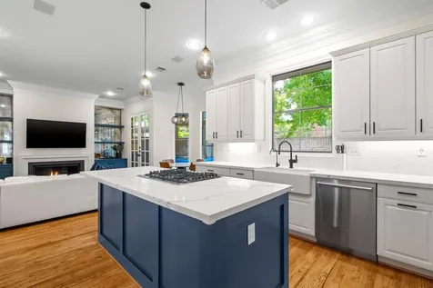2 Pinewold Court Houston TX 77056