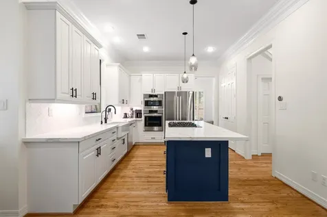 2 Pinewold Court Houston TX 77056