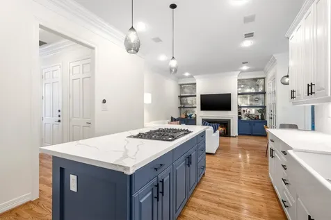 2 Pinewold Court Houston TX 77056