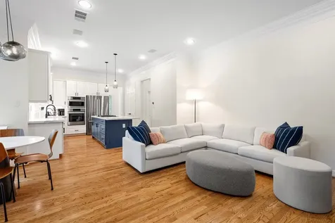 2 Pinewold Court Houston TX 77056
