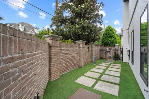2 Pinewold Court Houston TX 77056
