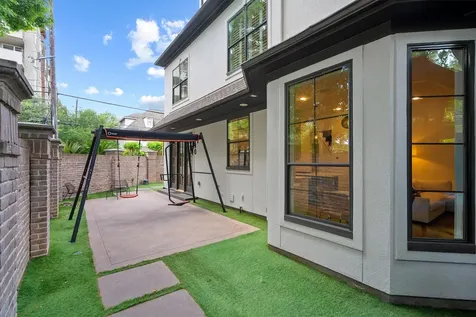 2 Pinewold Court Houston TX 77056