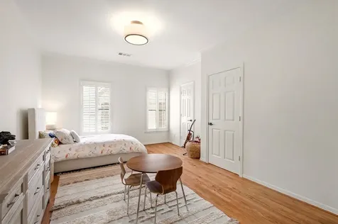 2 Pinewold Court Houston TX 77056