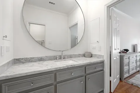 2 Pinewold Court Houston TX 77056