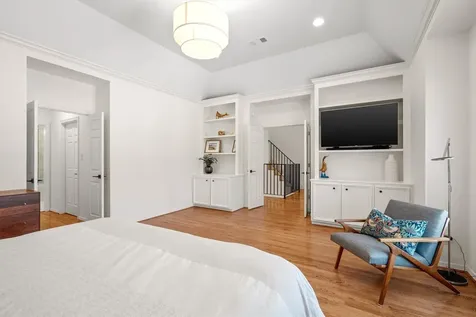 2 Pinewold Court Houston TX 77056