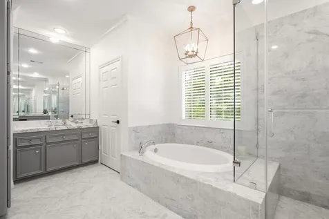 2 Pinewold Court Houston TX 77056