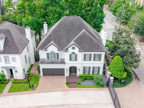 2 Pinewold Court Houston TX 77056