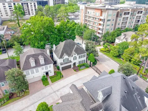 2 Pinewold Court Houston TX 77056