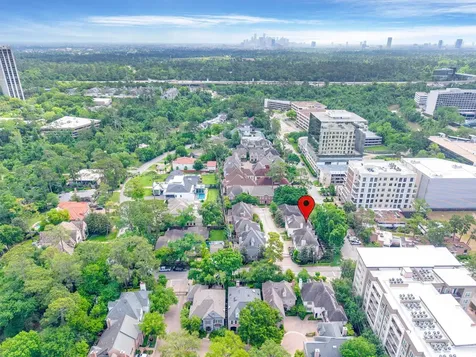 2 Pinewold Court Houston TX 77056