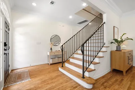2 Pinewold Court Houston TX 77056