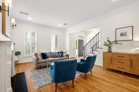 2 Pinewold Court Houston TX 77056