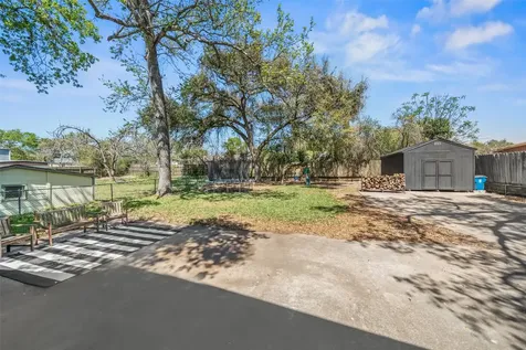 234 E Obryant Street Bellville TX 77418