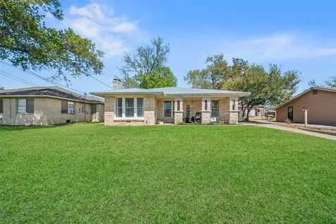 234 E Obryant Street Bellville TX 77418