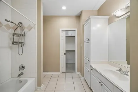 5349 Mcculloch Circle Houston TX 77056