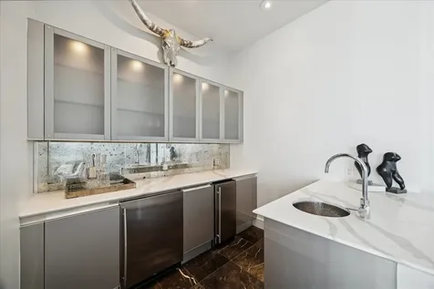 2727 Kirby Drive 19f Houston TX 77098