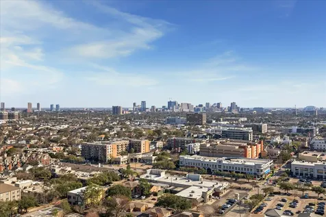 2727 Kirby Drive 19f Houston TX 77098