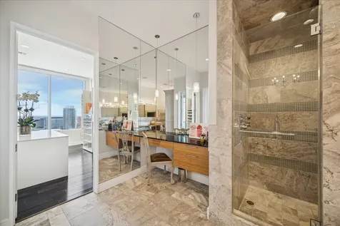 2727 Kirby Drive 19f Houston TX 77098