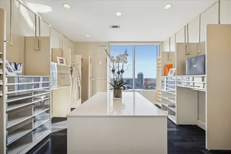 2727 Kirby Drive 19f Houston TX 77098