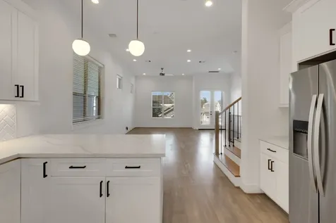 1526 Chestnut Street Houston TX 77009