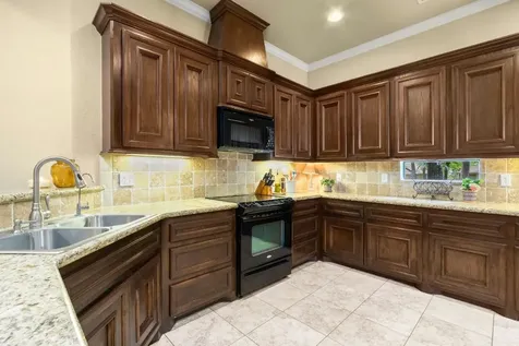 3202 Pine Hollow Circle Montgomery TX 77356