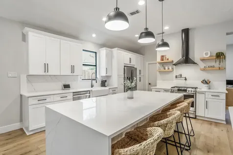 146 S Holly Laurel Circle The Woodlands TX 77382
