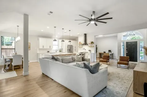 146 S Holly Laurel Circle The Woodlands TX 77382