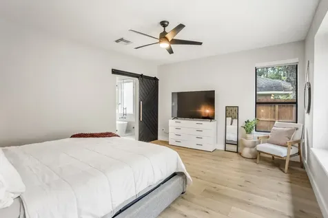 146 S Holly Laurel Circle The Woodlands TX 77382