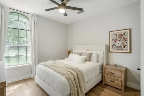 146 S Holly Laurel Circle The Woodlands TX 77382