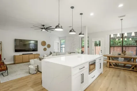 146 S Holly Laurel Circle The Woodlands TX 77382