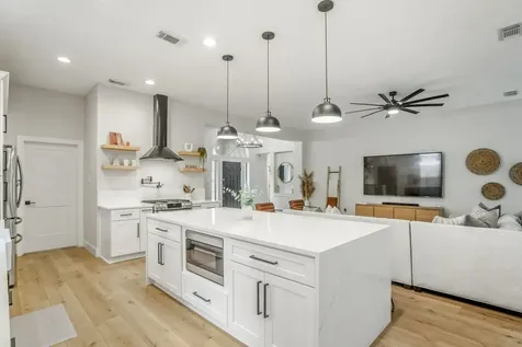 146 S Holly Laurel Circle The Woodlands TX 77382