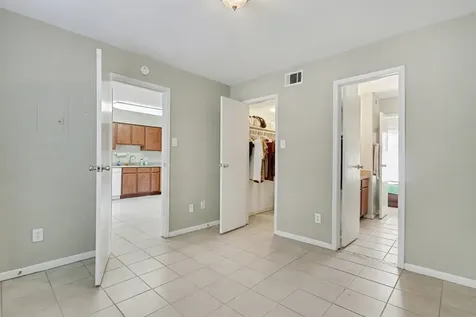 3506 Cove View Boulevard 1403 Galveston TX 77554