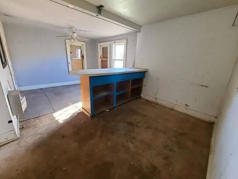 522 N Illinois Street Electra TX 76360