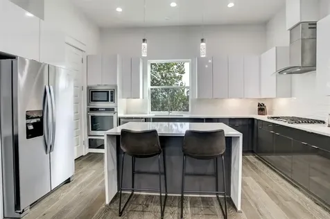 808 Fisher Street D Houston TX 77018