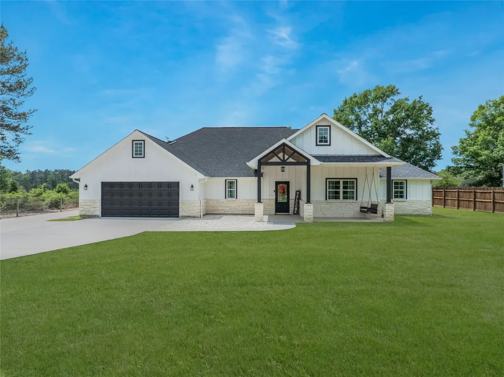 2063 White Buck Court Cleveland TX 77328