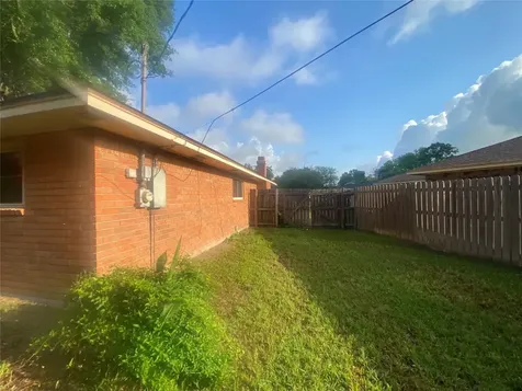 718 Westbury Street West Orange TX 77630