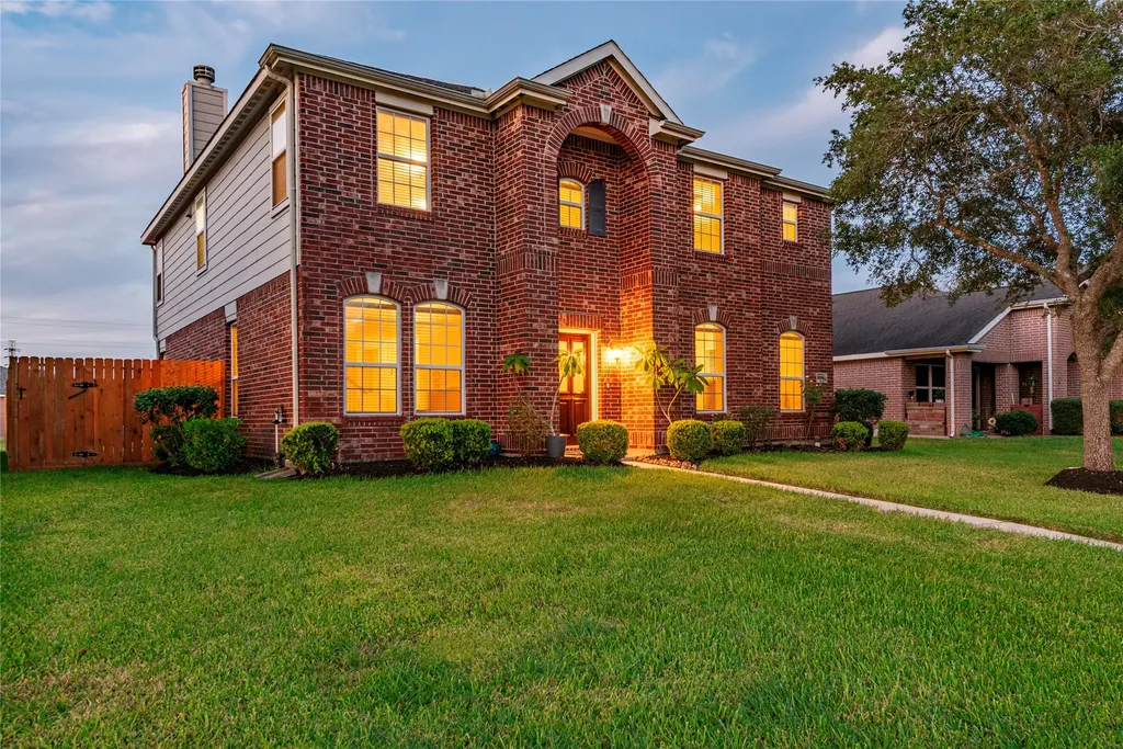 686 Fountain View Lane League City TX 77573