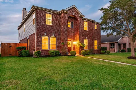686 Fountain View Lane League City TX 77573