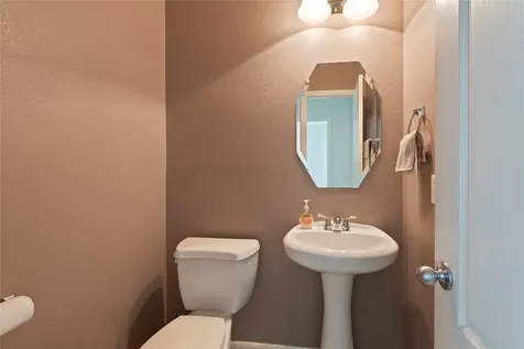686 Fountain View Lane League City TX 77573