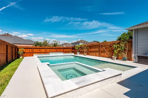 686 Fountain View Lane League City TX 77573