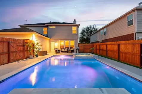 686 Fountain View Lane League City TX 77573