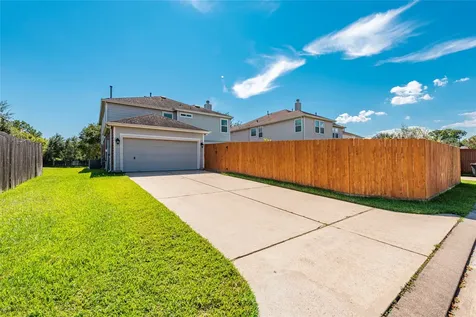 686 Fountain View Lane League City TX 77573
