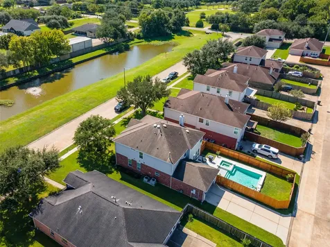 686 Fountain View Lane League City TX 77573