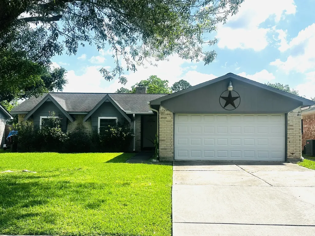 16807 Blackhawk Boulevard Friendswood TX 77546