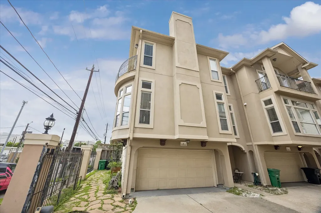 1304 Dart Street F Houston TX 77007