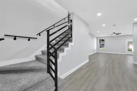 9026 Lawncliff Lane Houston TX 77040