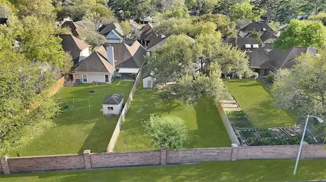 9026 Lawncliff Lane Houston TX 77040