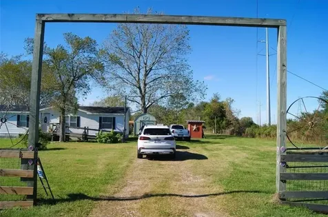 1611 Bunyard Road Alvin TX 77511
